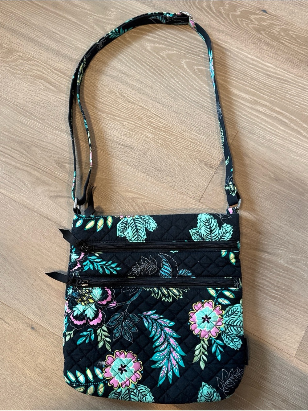VERA BRADLEY Triple Zip Hipster Crossbody - Island Garden Black